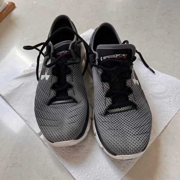 Women’s size 9 Under Armour sneakers - Picture 5 of 10